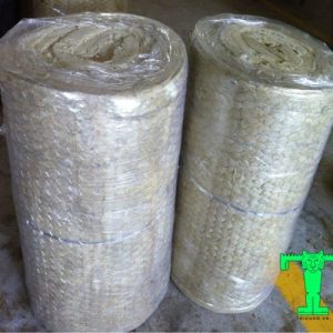 bong-khoang-rockwool-dang-cuon-ty-trong-100kg-m3-co-luoi-day-100mm-2-600x500