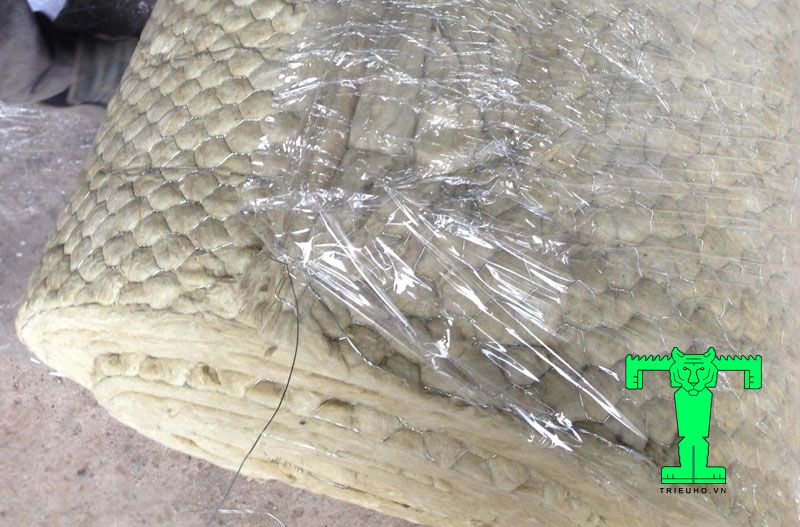 rockwool-cuộn-có-lưới-kẽm-(2) trieuho.vn